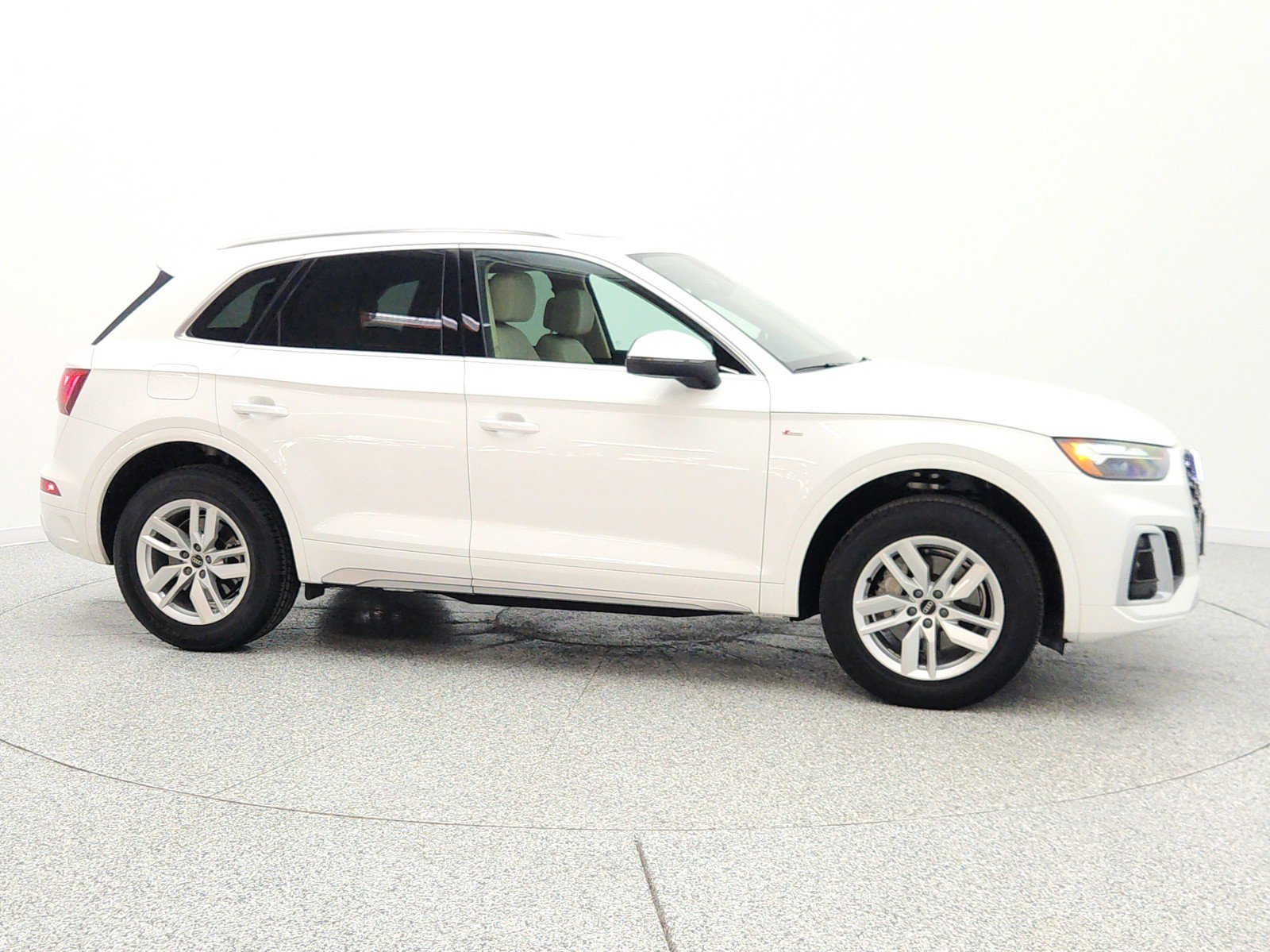 Used 2023 Audi Q5 2.0T Premium w/ Convenience Package AWD/4WD image 4