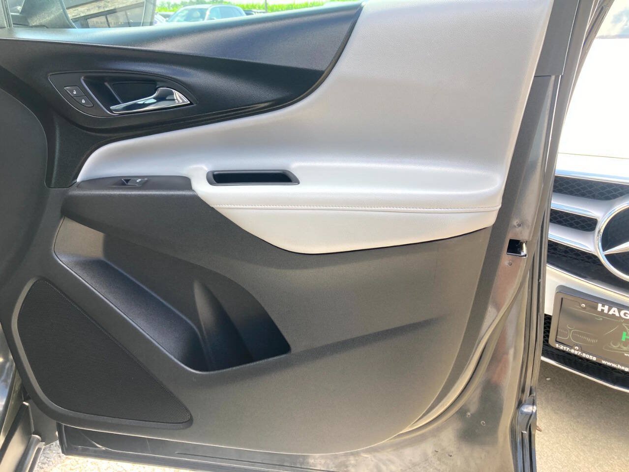 Used 2018 Chevrolet Equinox Premier w/ LPO, Cargo Package FWD image 14