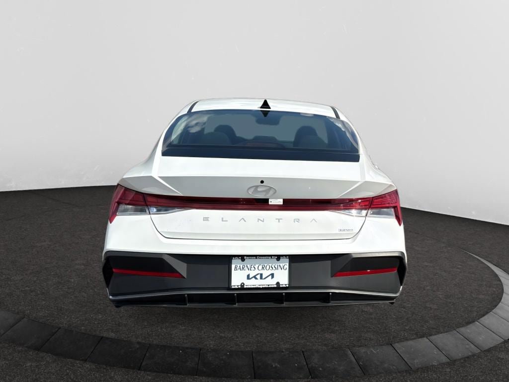 Used 2025 Hyundai Elantra Hybrid FWD image 6