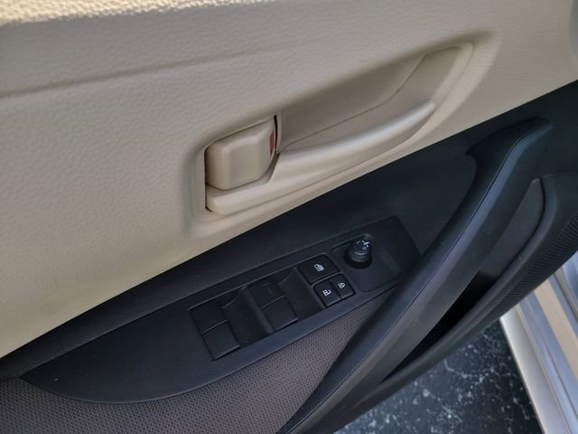 Used 2025 Toyota Corolla LE w/ Convenience Package image 17