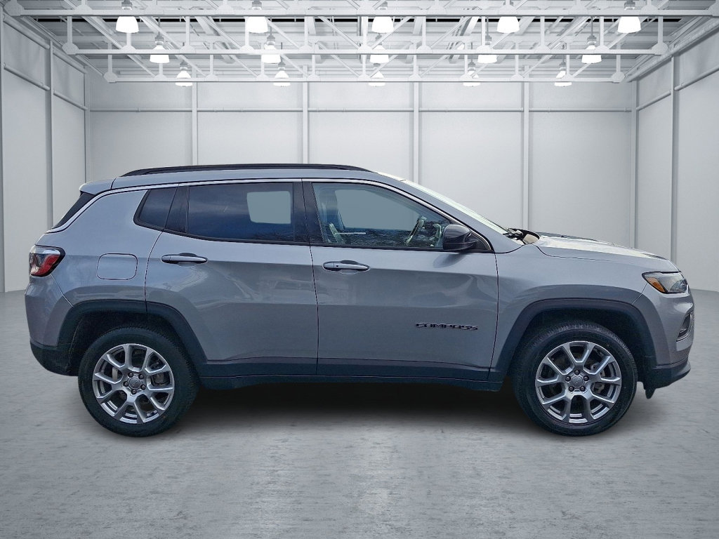 Certified 2022 Jeep Compass Latitude image 3