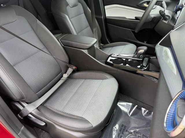 Certified 2025 Chevrolet Trax LT FWD image 28