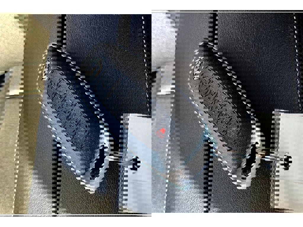 Used 2024 Nissan Rogue SV image 11