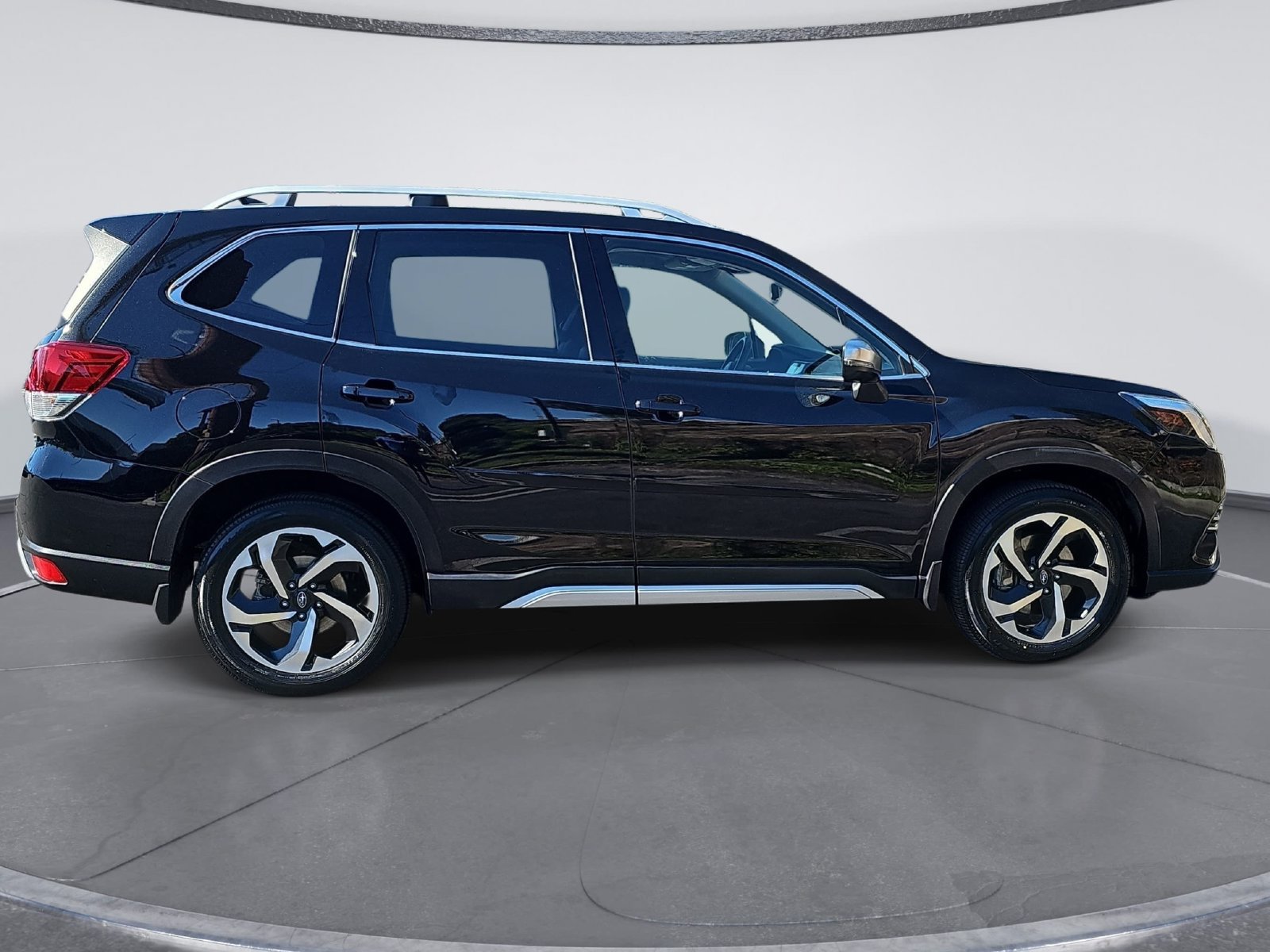 Certified 2023 Subaru Forester Touring AWD/4WD image 2