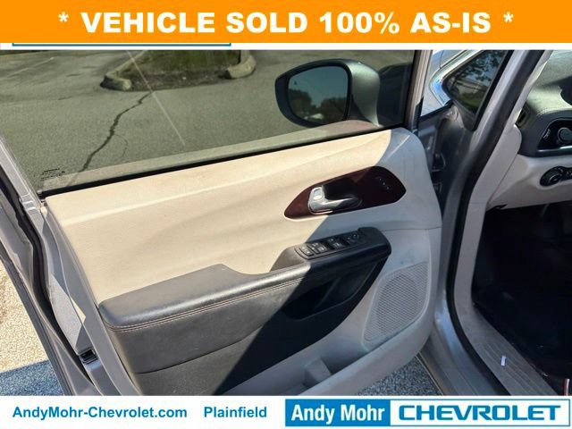 Used 2017 Chrysler Pacifica Limited w/ UConnect Theater Package FWD image 13