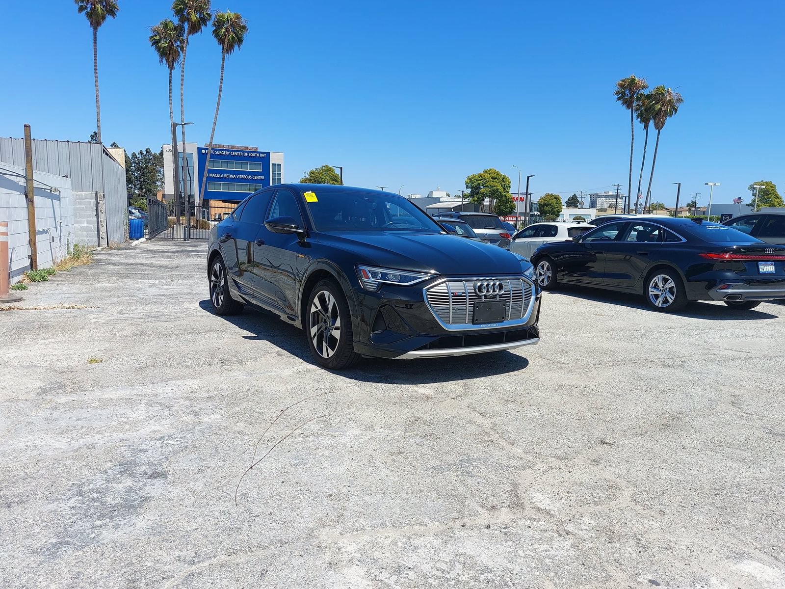 Used 2022 Audi e-tron Prestige w/ Prestige Package AWD/4WD image 2