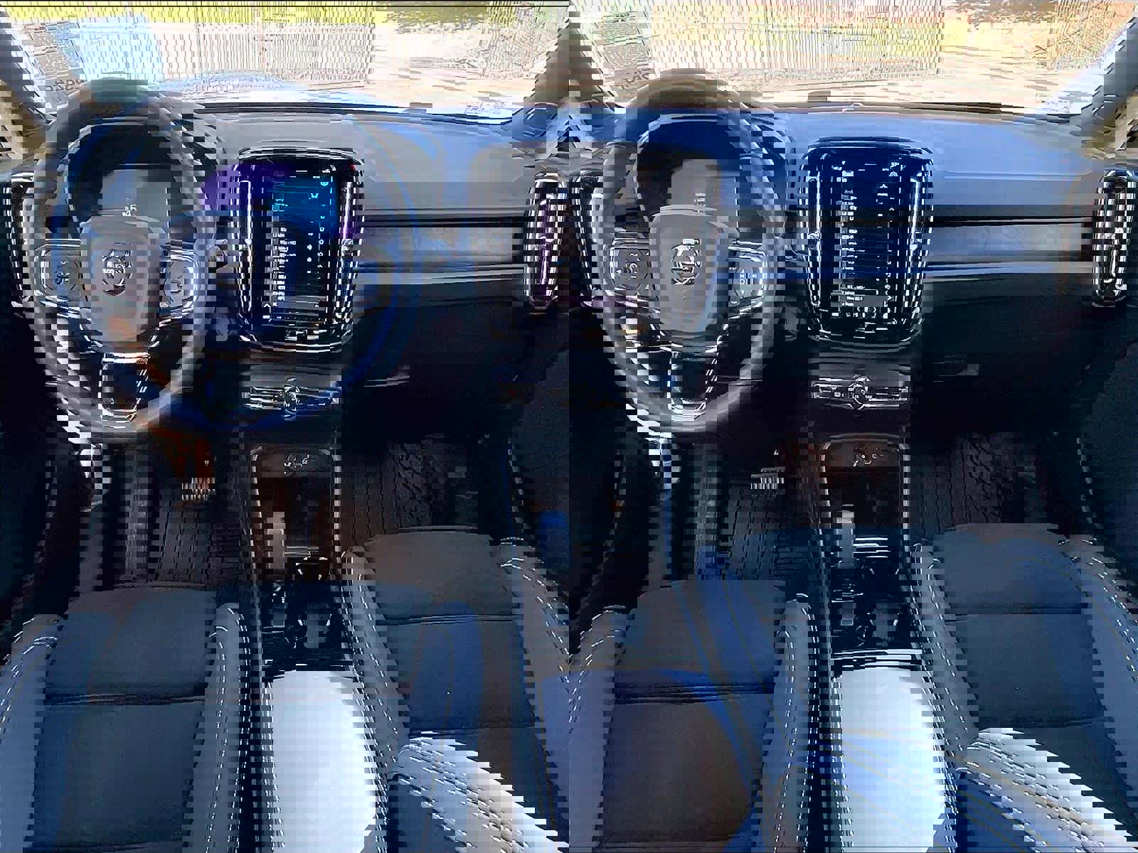 Used 2023 Volvo XC40 Recharge Ultimate image 18