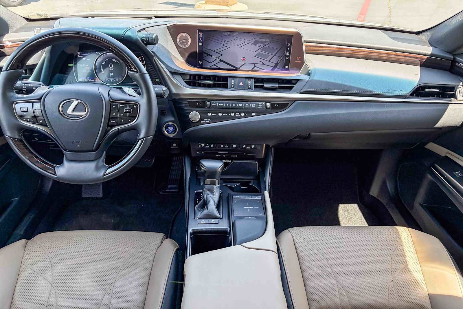 Used 2021 Lexus ES 300h w/ Accessory Package FWD image 11