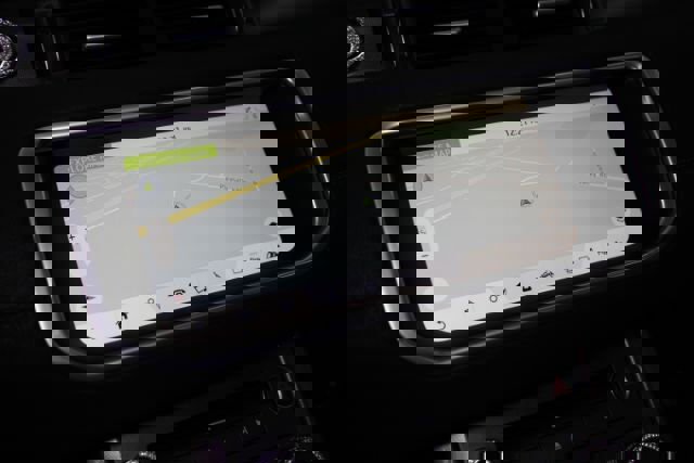 Used 2018 Land Rover Range Rover Evoque SE Premium image 14