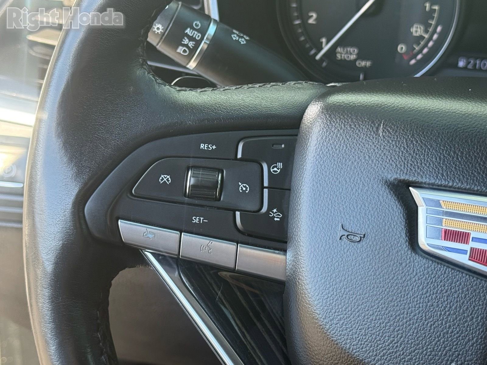 Used 2022 Cadillac XT6 Premium Luxury w/ Technology Package image 15