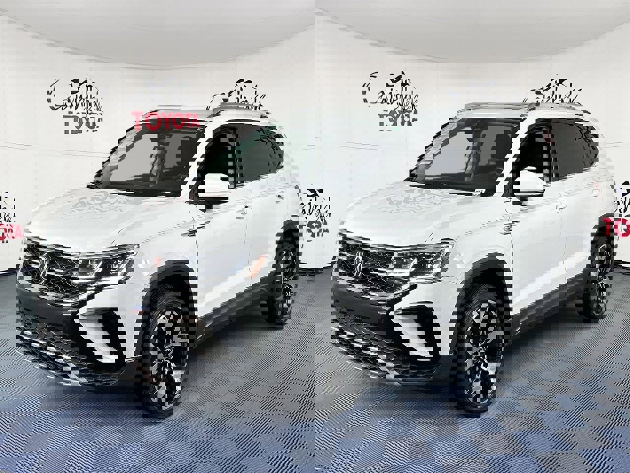 Used 2022 Volkswagen Taos SEL image 2