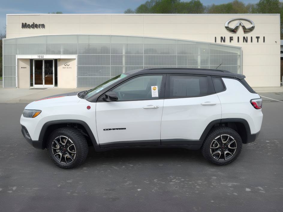 Used 2025 Jeep Compass Trailhawk AWD/4WD image 6