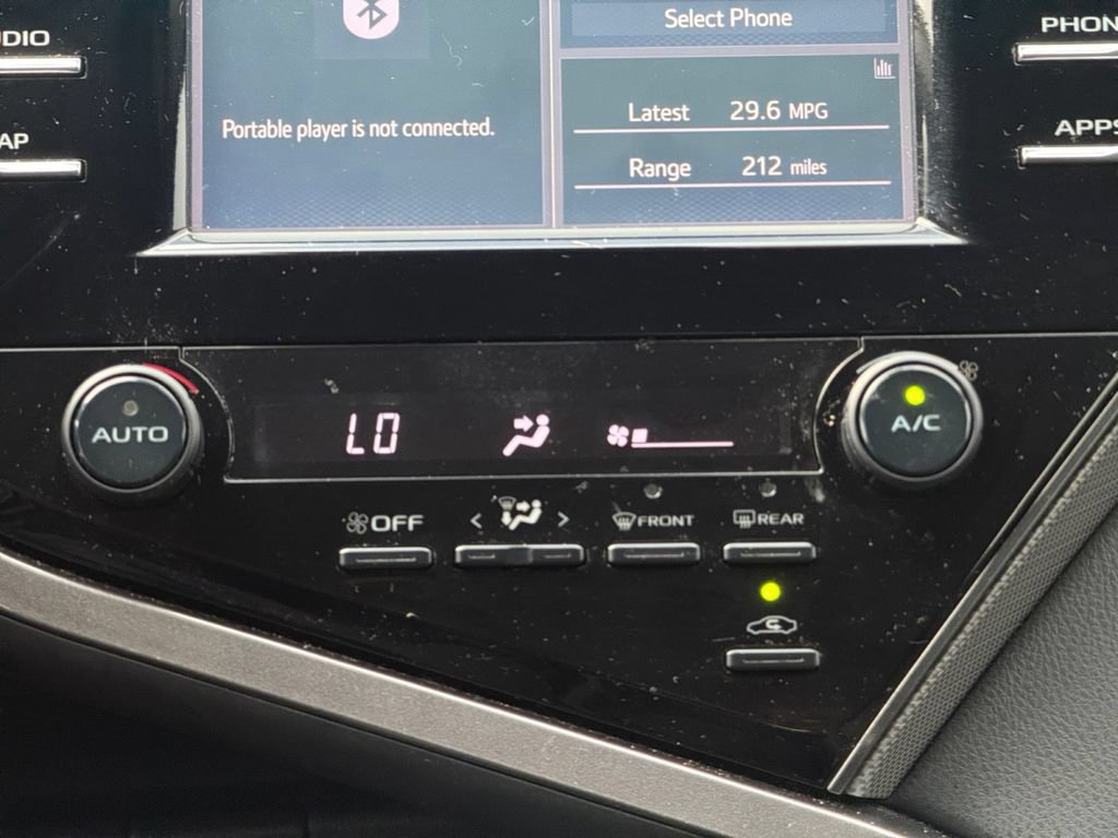 Used 2019 Toyota Camry SE FWD image 18
