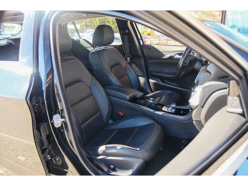 Used 2018 INFINITI QX30 Premium w/ Navigation Package image 15