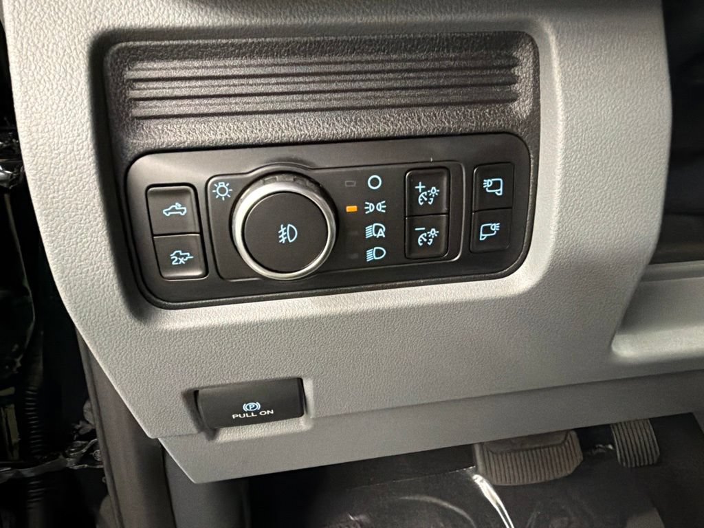 New 2026 Ford F250 XLT w/ XLT Premium Package AWD/4WD image 25