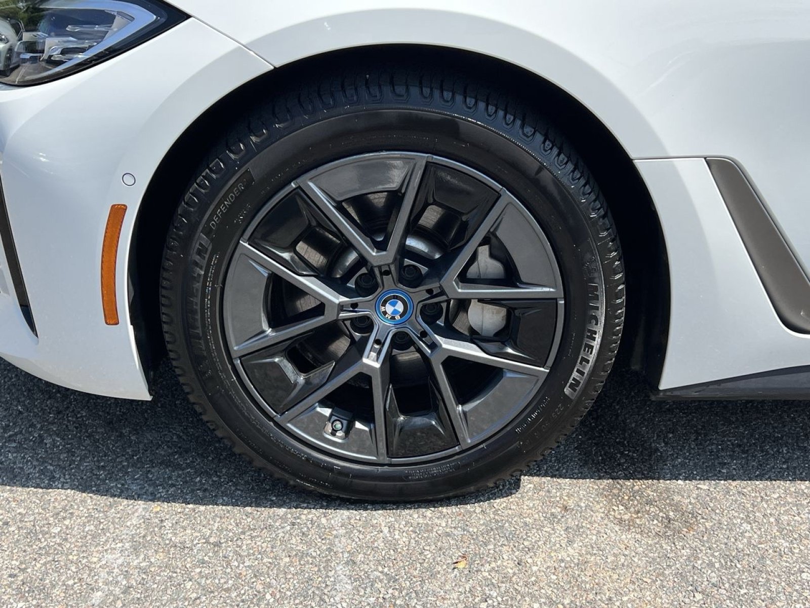 Used 2023 BMW i4 eDrive40 w/ Premium Package RWD image 9