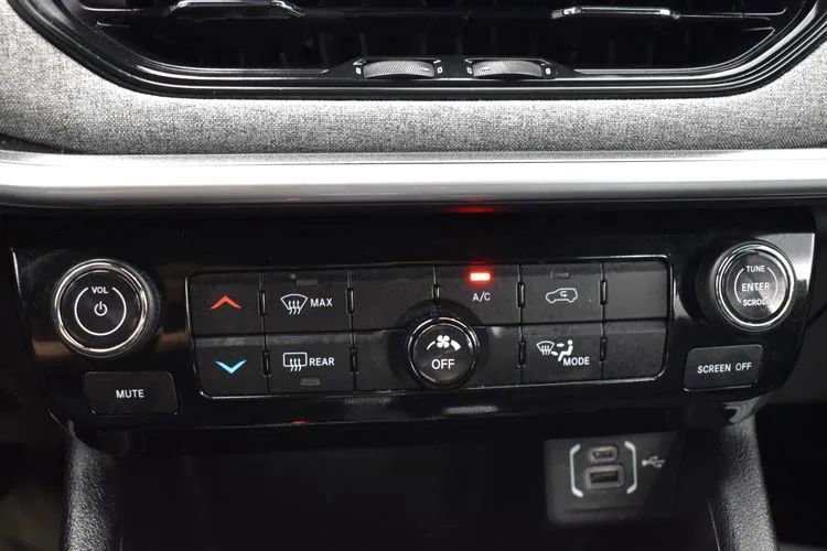 Used 2024 Jeep Compass Latitude AWD/4WD image 33