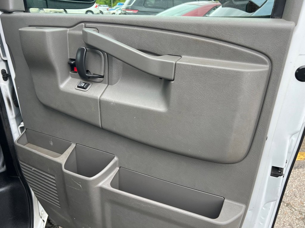 Used 2018 GMC Savana 2500 Extended RWD image 6
