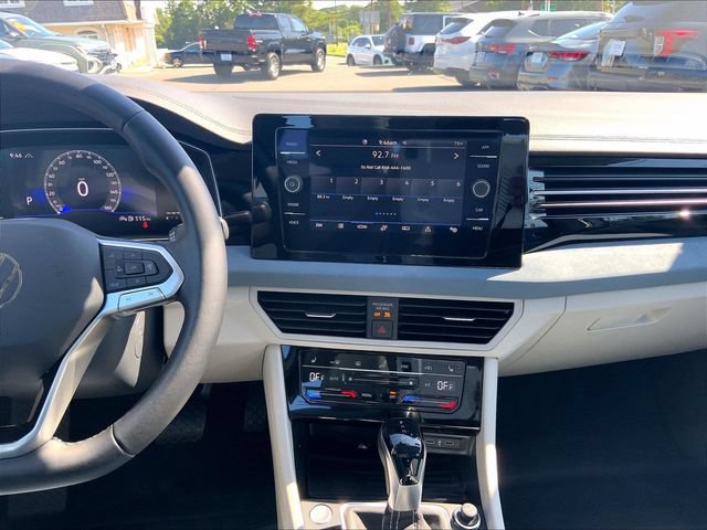 Used 2025 Volkswagen Jetta SE w/ Sunroof Package FWD image 15