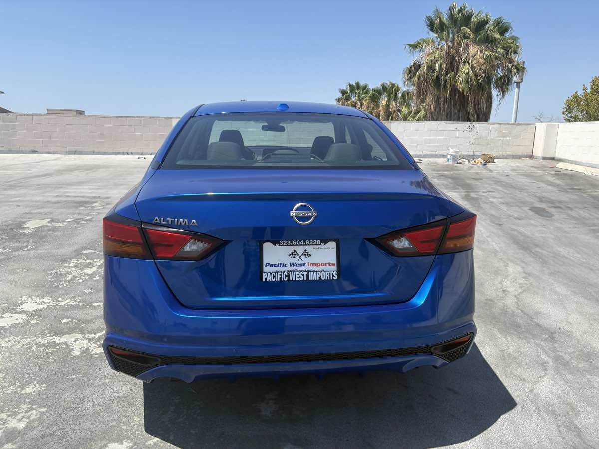 Used 2025 Nissan Altima 2.5 SV FWD image 9