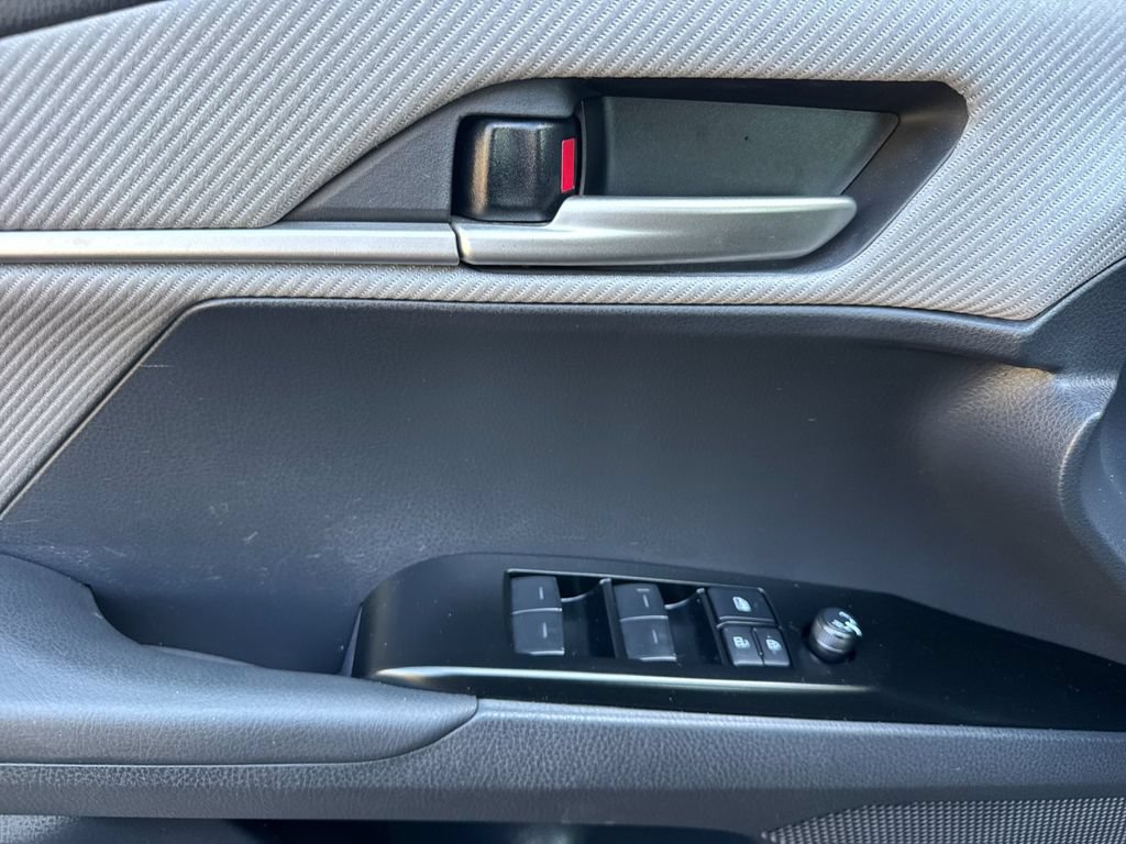 Used 2025 Toyota Camry SE w/ Convenience Package FWD image 12