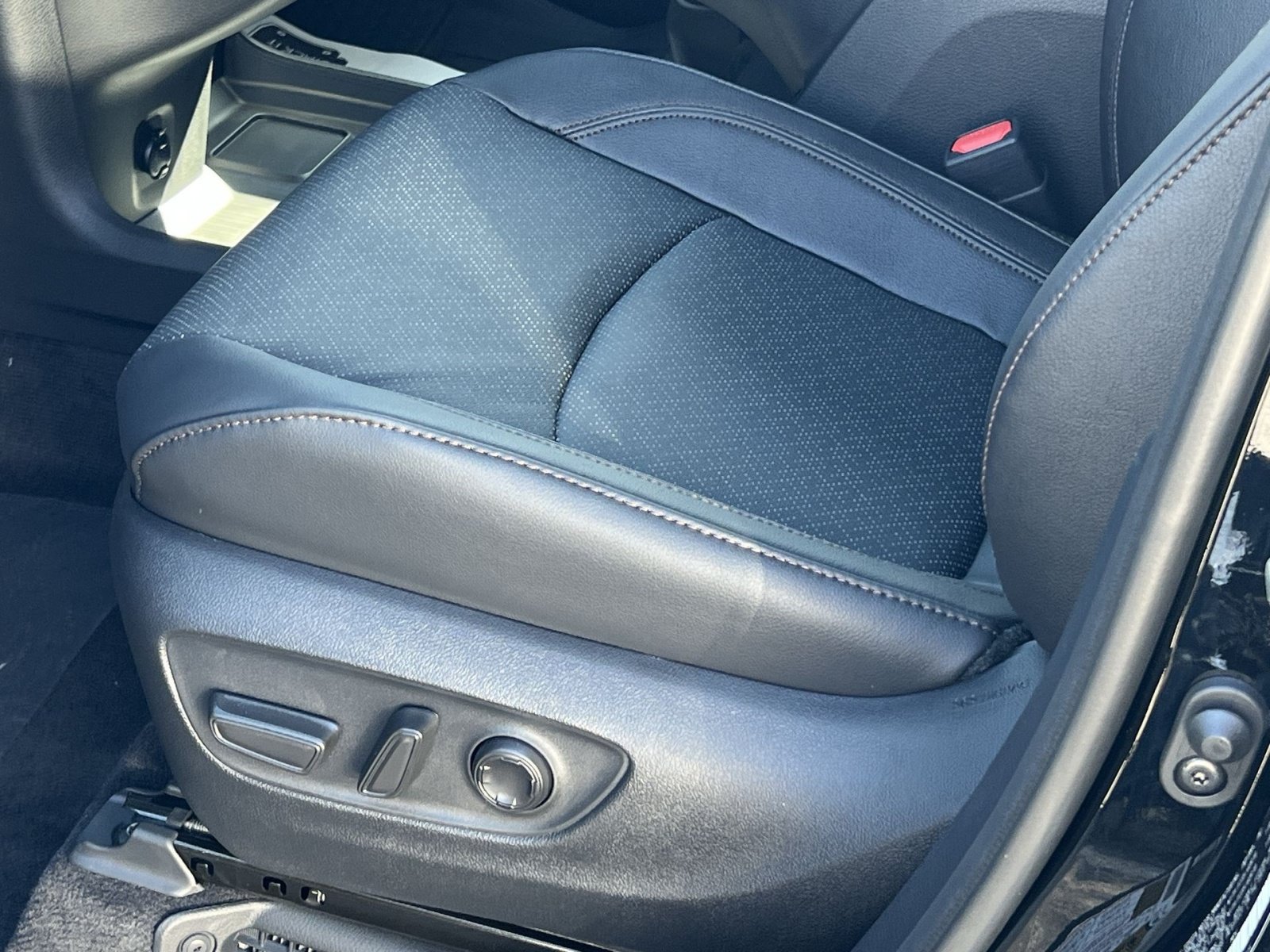 New 2026 Toyota Sienna Limited FWD image 8