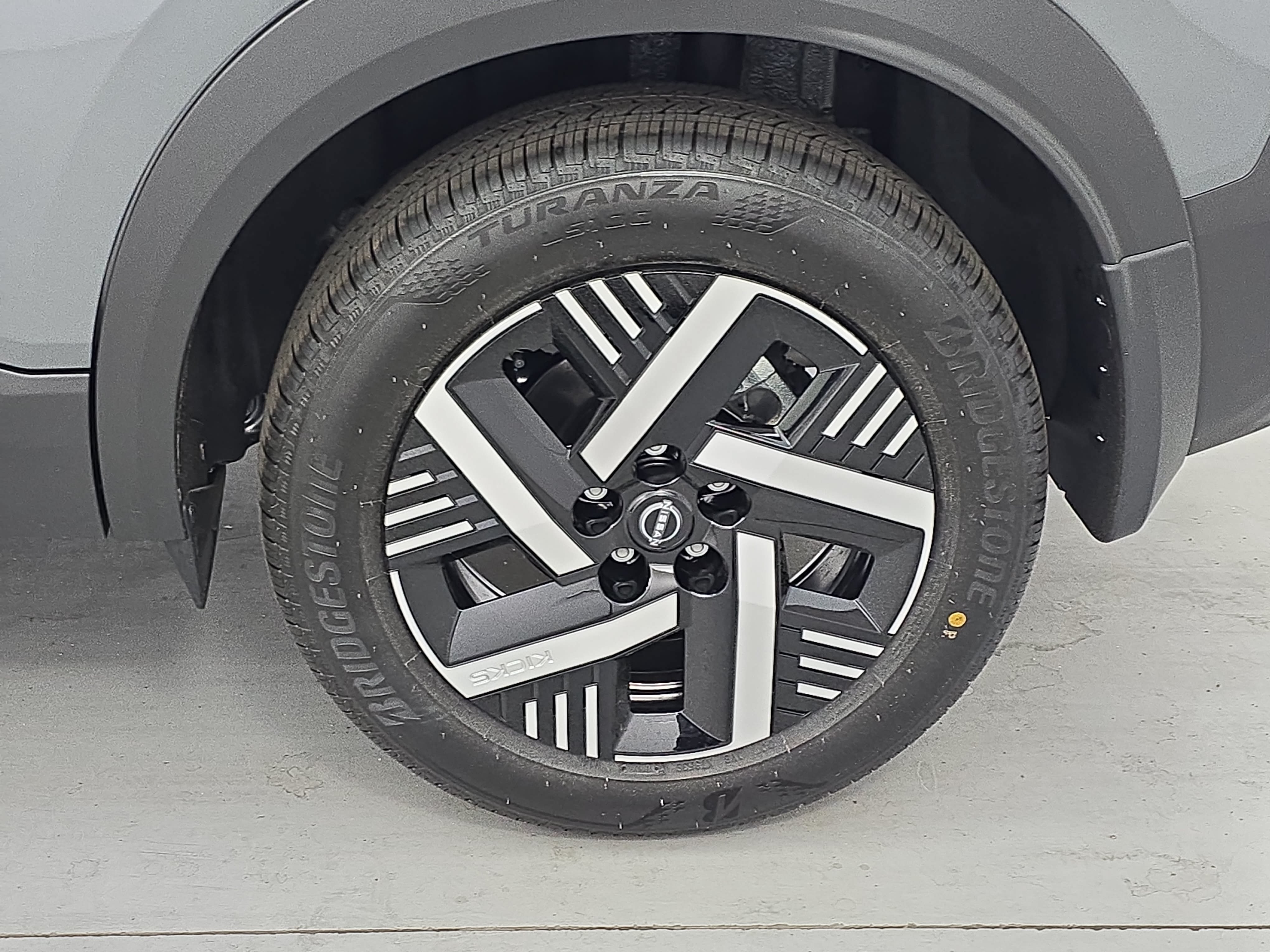 New 2026 Nissan Kicks SV w/ SV Premium Package FWD image 30