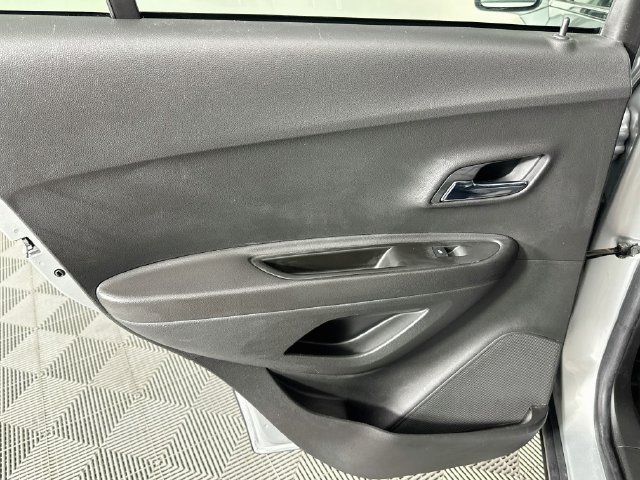 Used 2019 Chevrolet Trax LT w/ LT Convenience Package FWD image 23