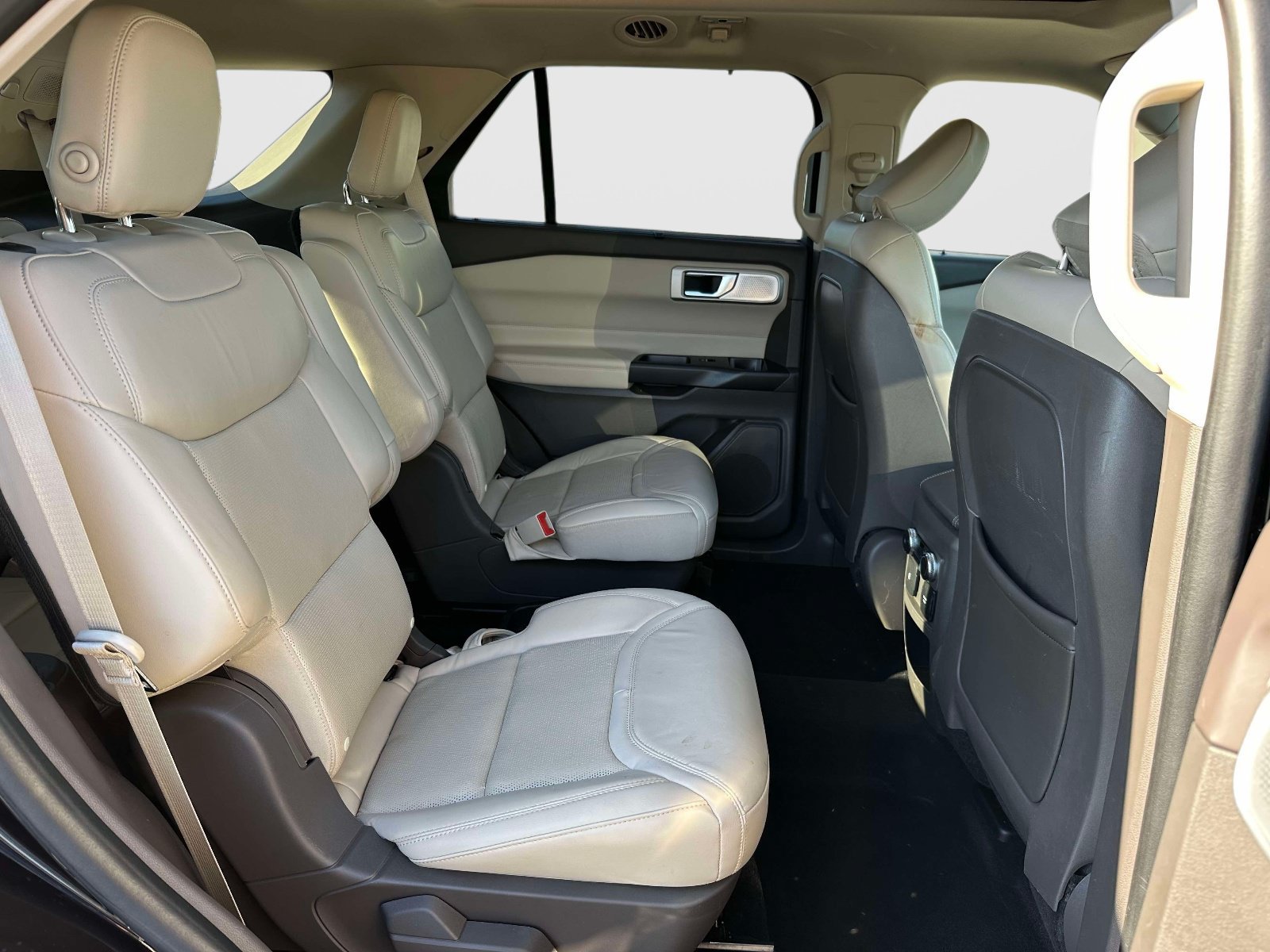 Used 2020 Ford Explorer Platinum w/ Premium Technology Package AWD/4WD image 11