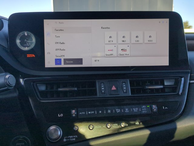 Used 2025 Lexus ES 300h w/ Premium Package FWD image 16