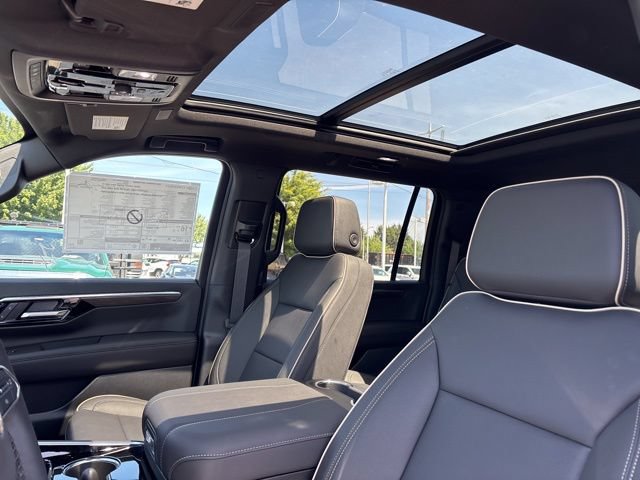 New 2026 Chevrolet Suburban Premier w/ Sun And Tow Package AWD/4WD image 31