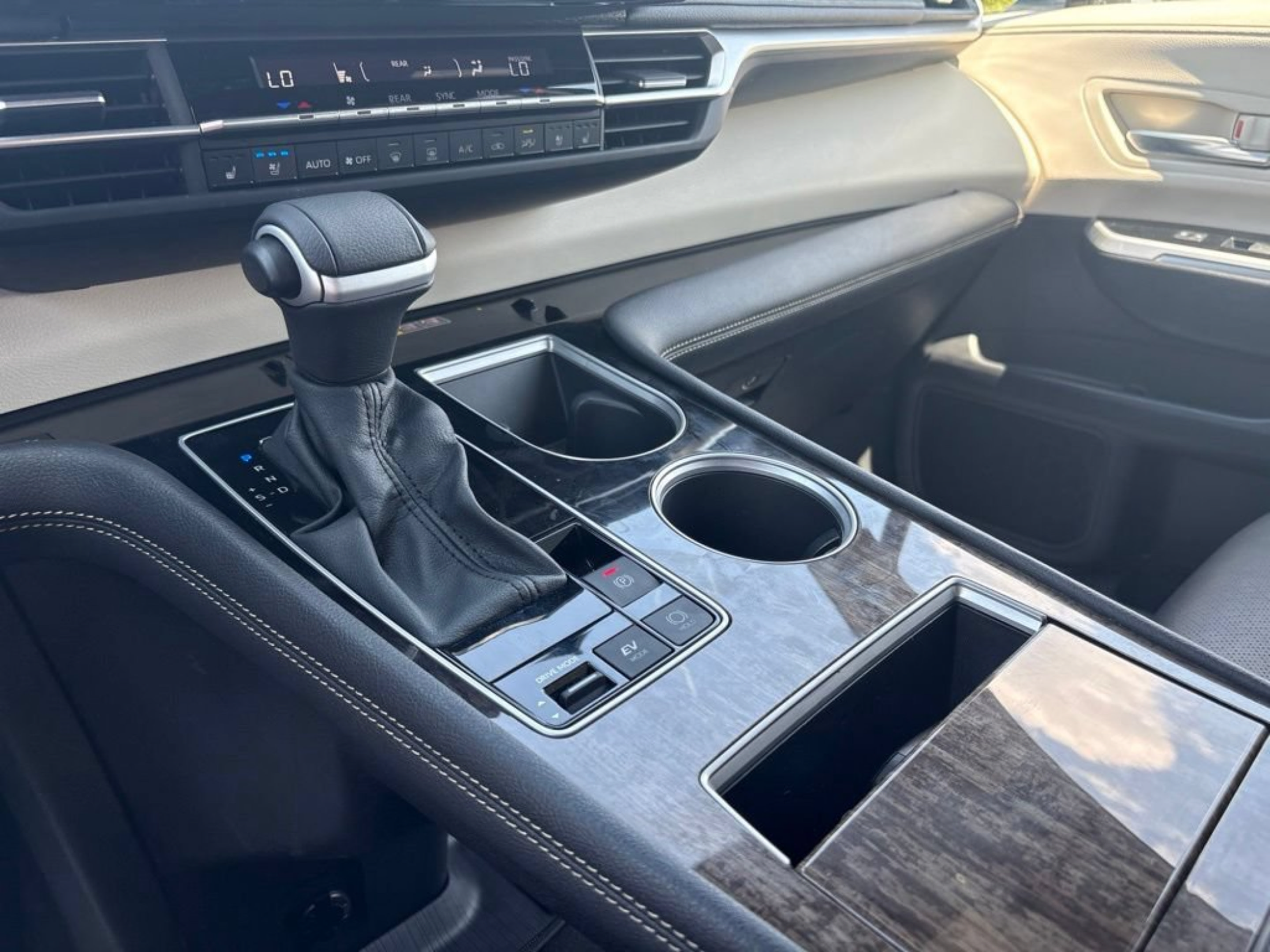 Certified 2026 Toyota Sienna Platinum AWD/4WD image 14