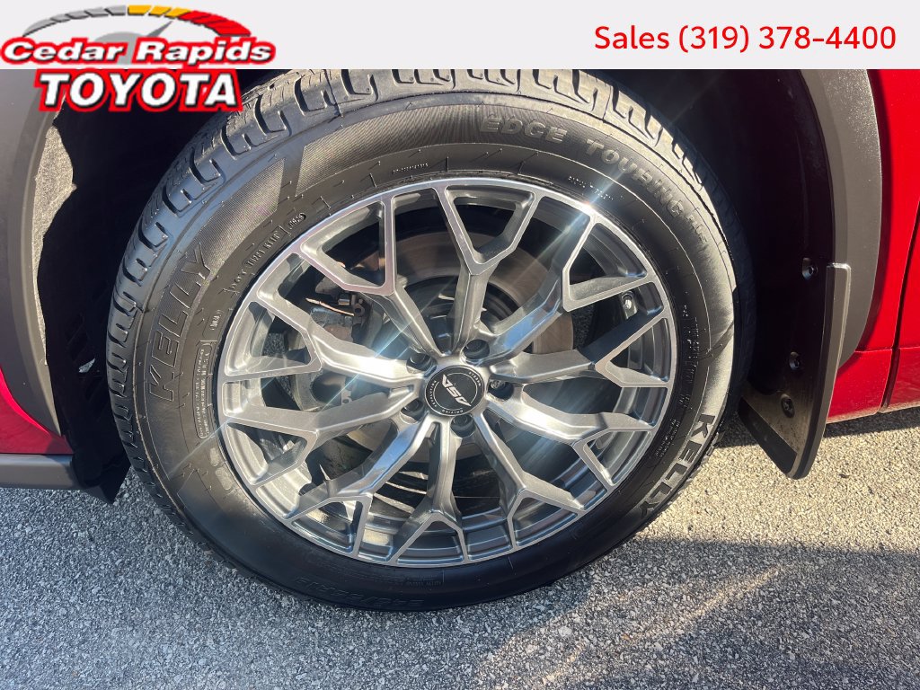Certified 2021 Toyota Highlander Limited AWD/4WD image 12