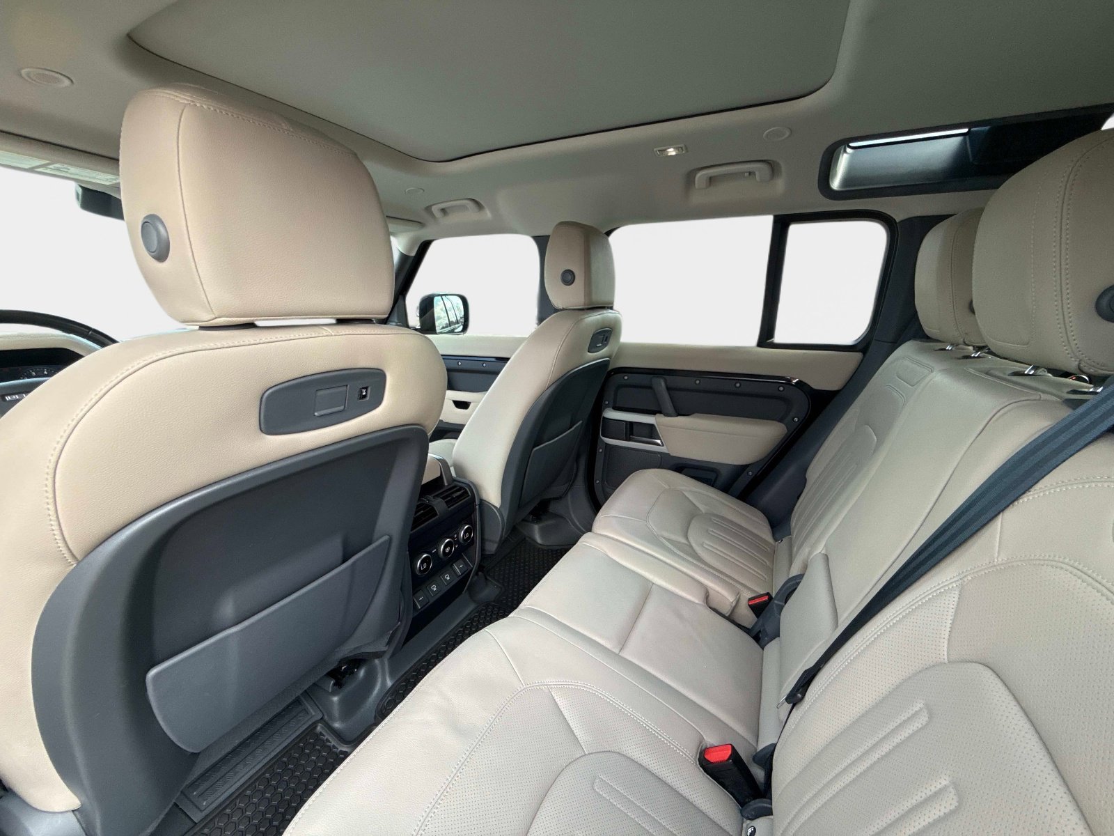 Used 2022 Land Rover Defender 110 S image 18