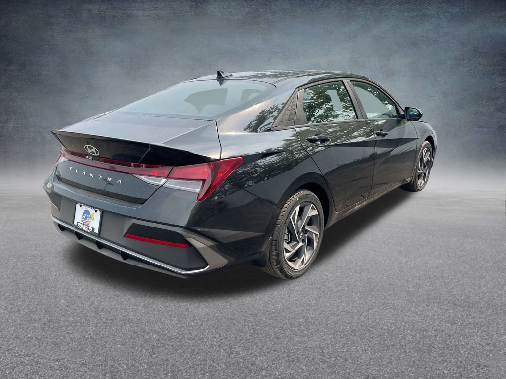 Used 2025 Hyundai Elantra Sport image 31
