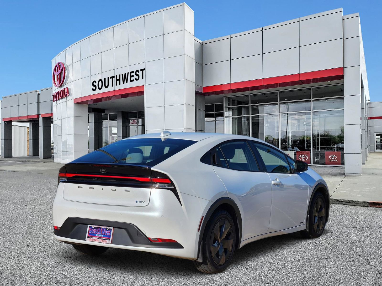 Used 2024 Toyota Prius LE image 5