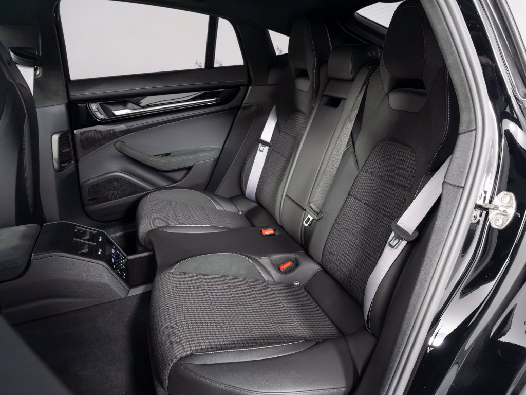 Certified 2025 Porsche Panamera GTS AWD/4WD image 42