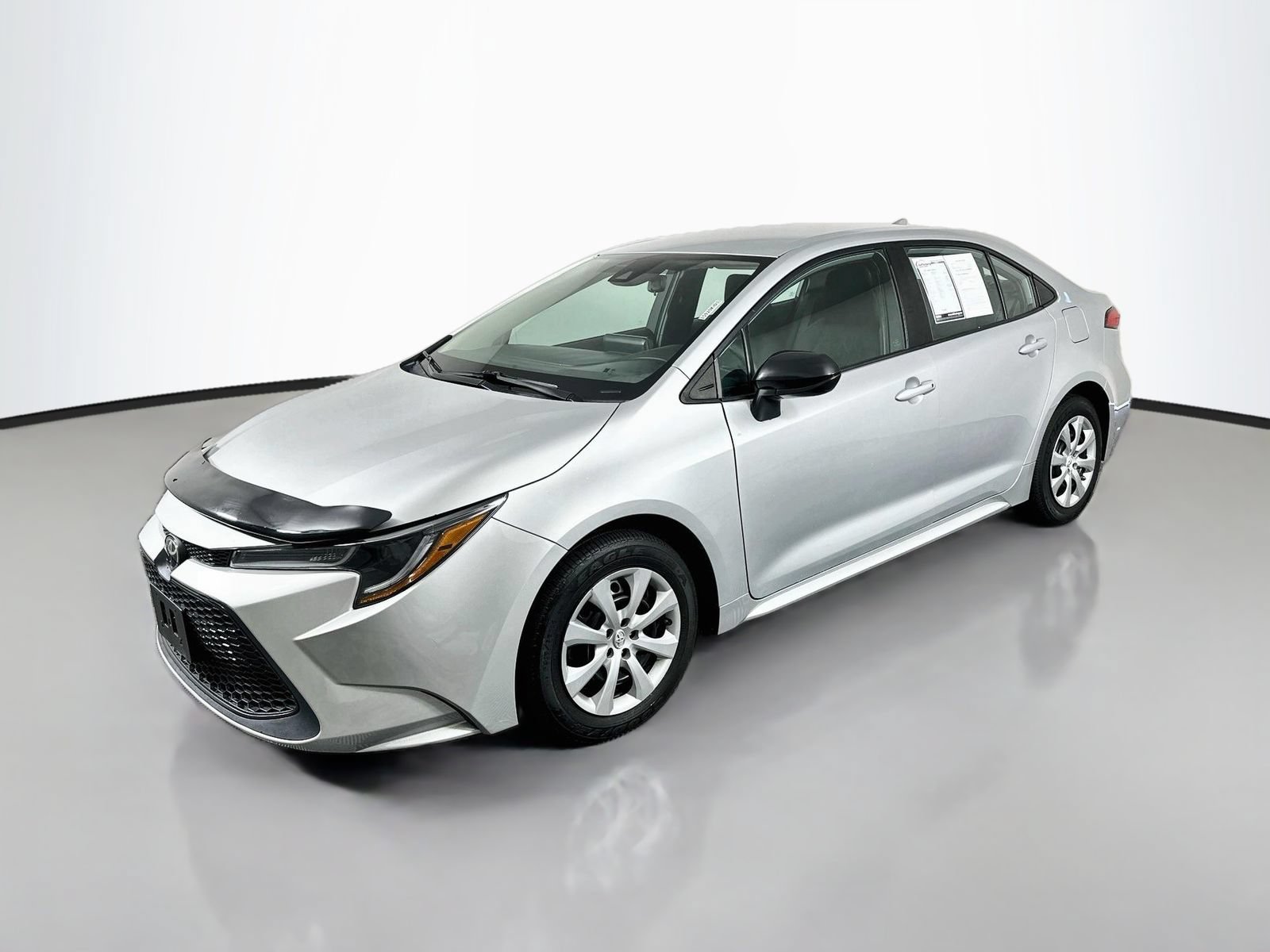 Used 2022 Toyota Corolla LE FWD image 3