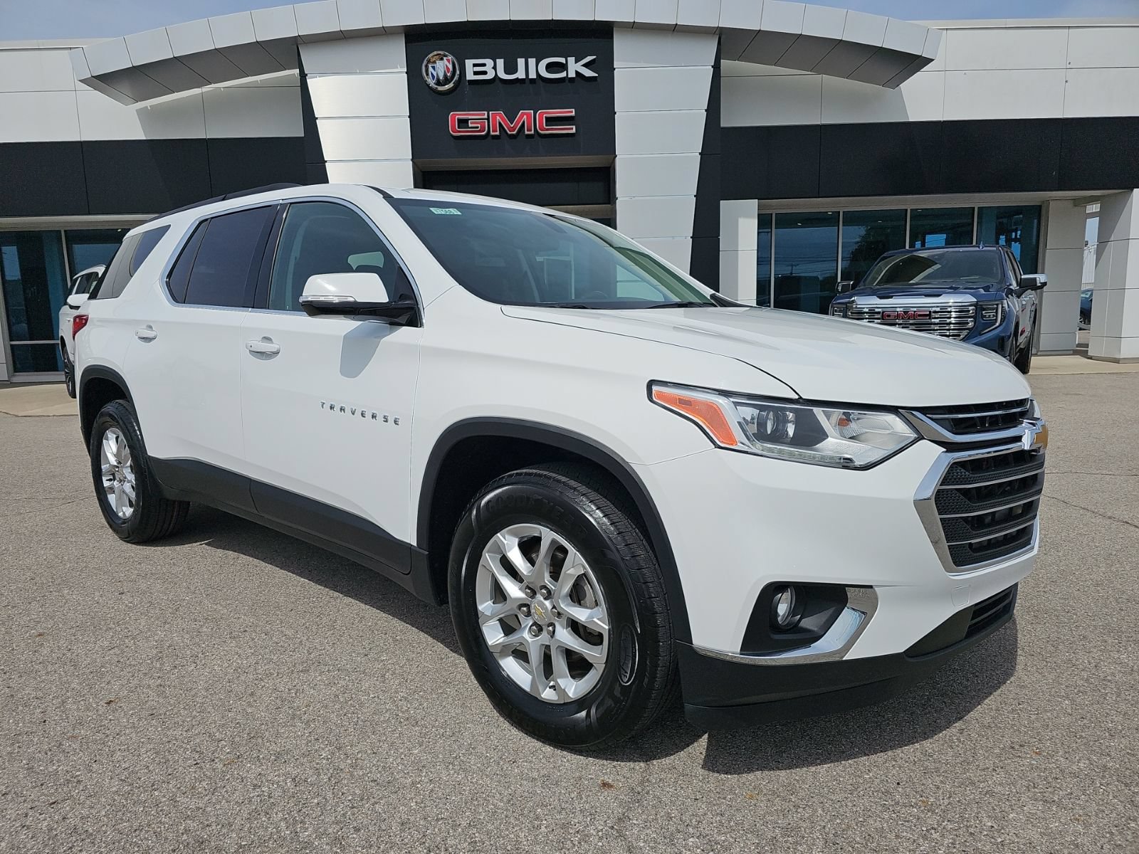 Used 2019 Chevrolet Traverse LT FWD image 1