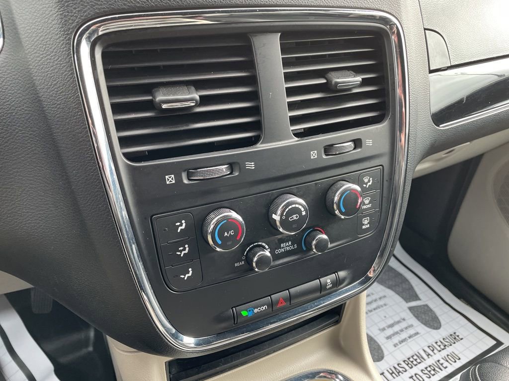 Used 2017 Dodge Grand Caravan SXT image 17