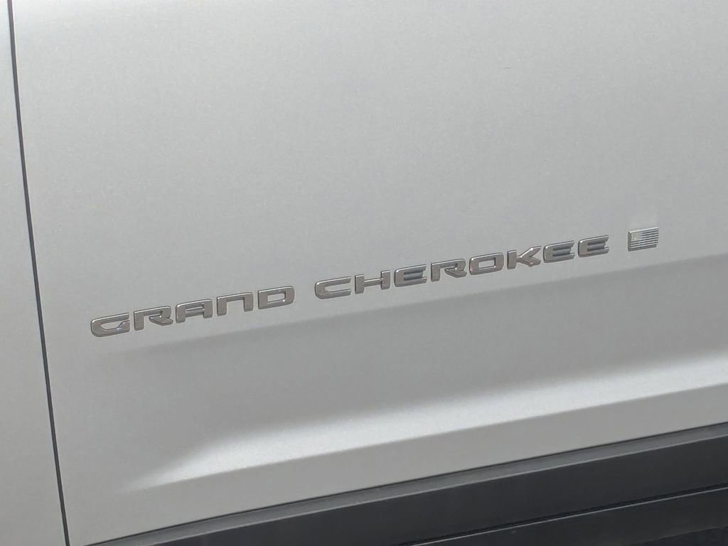 Used 2023 Jeep Grand Cherokee L Limited AWD/4WD image 10