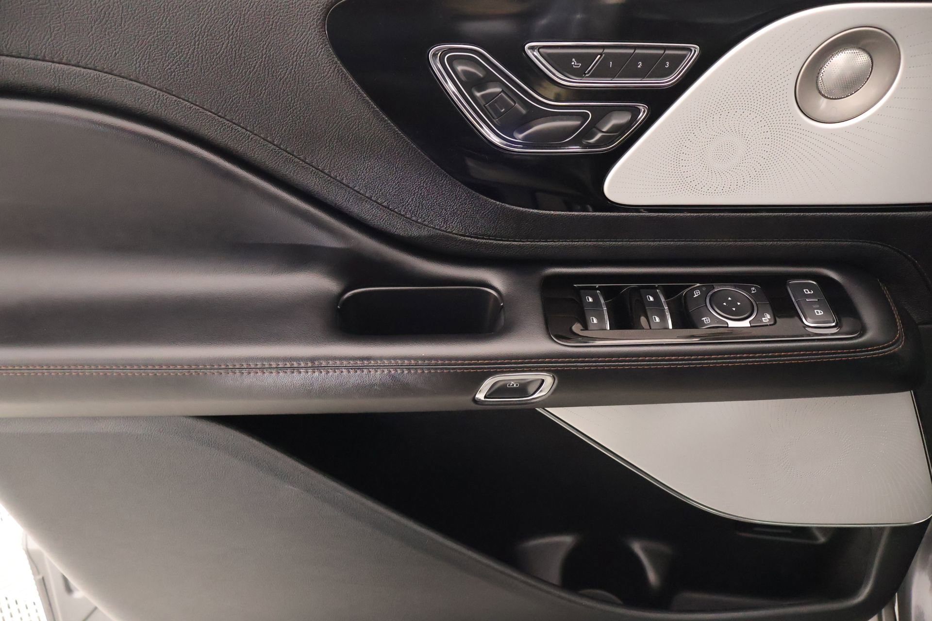 Used 2024 Lincoln Aviator Reserve w/ Equipment Group 201A image 17