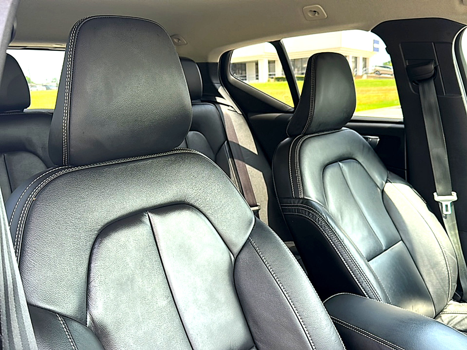 Used 2023 Volvo XC40 B5 Core AWD/4WD image 24