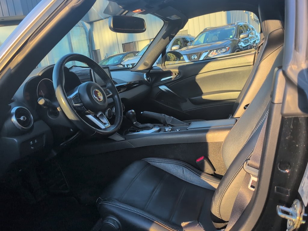 Used 2017 FIAT 124 Spider Lusso RWD image 8