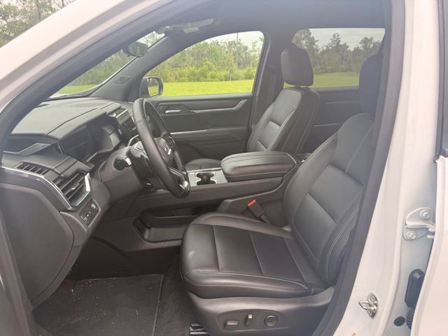 Used 2026 GMC Acadia Elevation w/ Elevation Premium Package FWD image 9