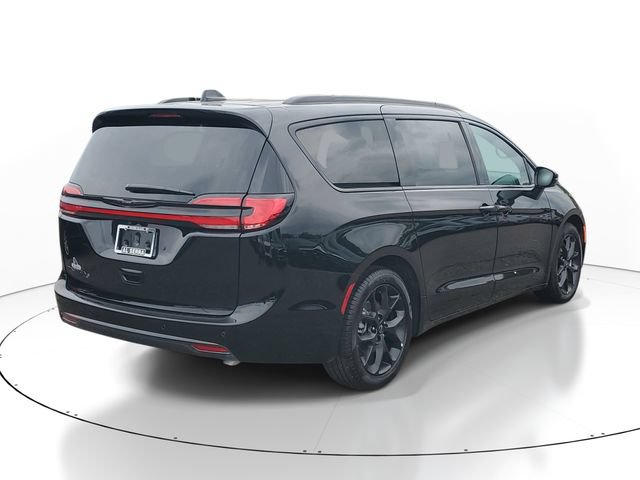 New 2026 Chrysler Pacifica Select w/ S Appearance Package FWD image 4