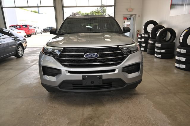 Used 2020 Ford Explorer XLT w/ Comfort Package AWD/4WD image 2