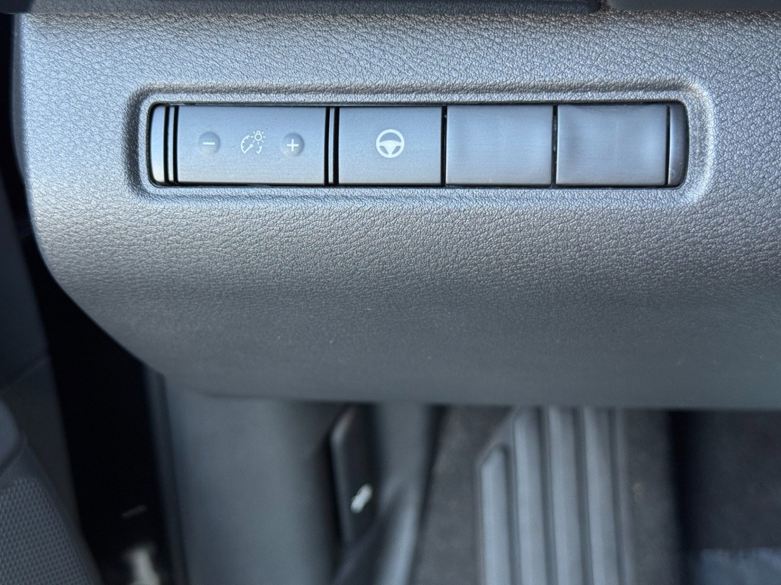 Used 2022 Nissan Pathfinder SV image 16