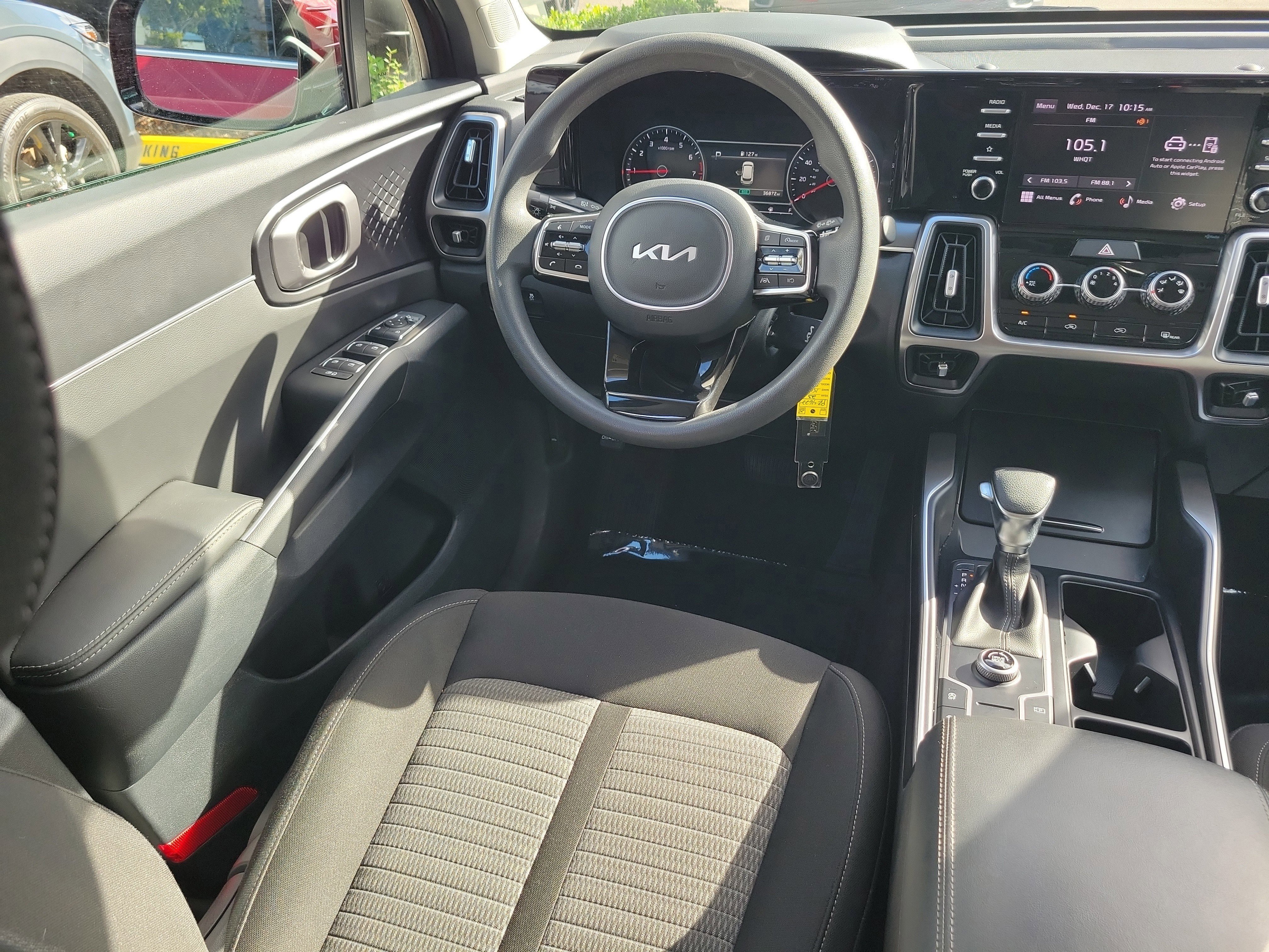 Used 2023 Kia Sorento LX image 9