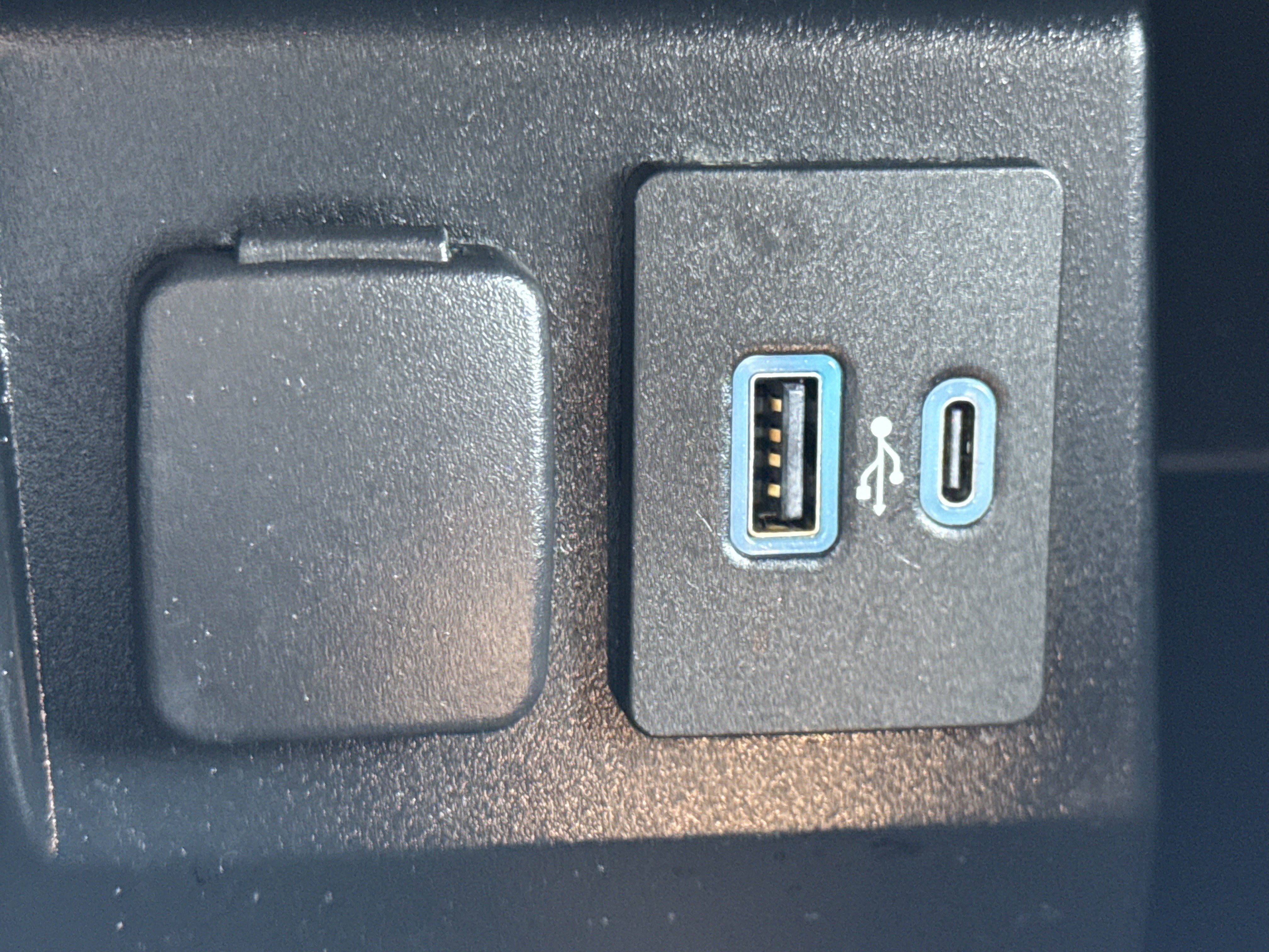 Used 2022 Ford Explorer XLT RWD image 24